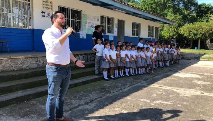 Se compromete Munguía a apoyar al gremio de docentes