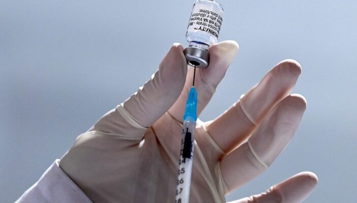 Menores 'amparados' en Jalisco, reciben su segunda dosis contra Covid-19