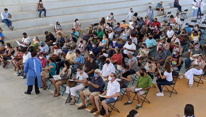Podría aplazarse jornada de vacunación para bloque 50-59