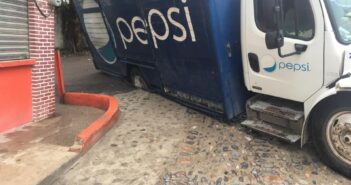 Pequeño socavón genera miedo en el Pitillal