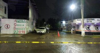 Encuentran a mujer sin vida al interior de una camioneta