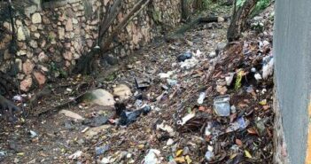 Piden vecinos de Amapas ayuda de la autoridad para limpiar basurero clandestino