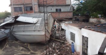 Tren se descarrila en Tala y deja como saldo un fallecido