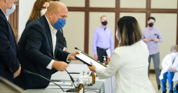 Festeja Enrique Alfaro no haberse adherido al INSABI