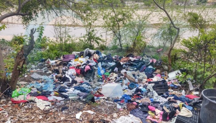 Basurero clandestino en el Río Pitillal el plena temporada de lluvias