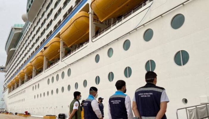 Llega primer crucero con pasajeros a México después de 15 meses