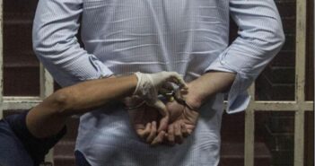 Detenido por dispararle en la cabeza a su propio hijo