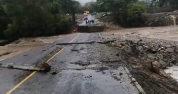 Cae puente en Manzanillo por los efectos de 'Enrique'