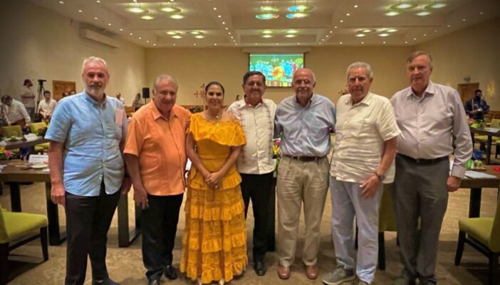 Se reúnen Luis Michel, Mirtha Villalvazo y Navarro Quintero