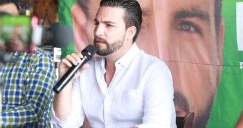 Pide licencia Luis Munguía para continuar como diputado