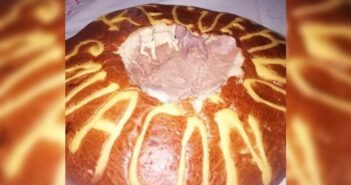 Hacen pan con forma del socavón de Puebla y se vuelve viral