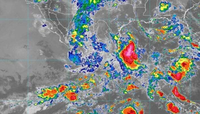 Sigue debilitándose Enrique en su camino hacia Cabo San Lucas