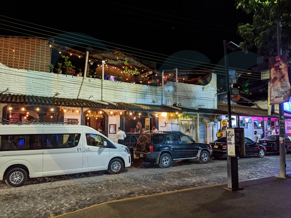 Sí dejaron a los antros y bares operar durante la noche del viernes
