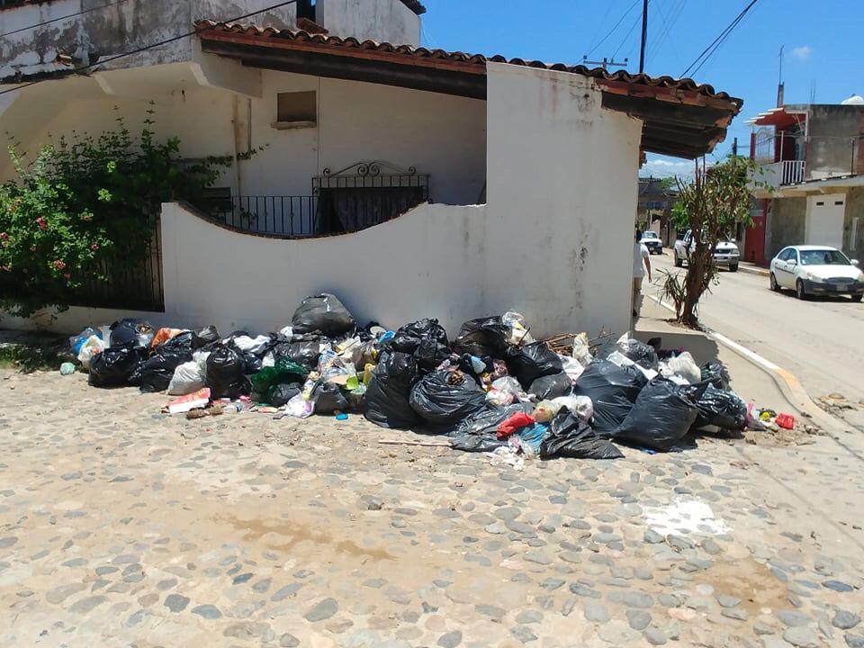 Vecinos de Ixtapa exigen a la autoridad que no se olvide de recoger la basura