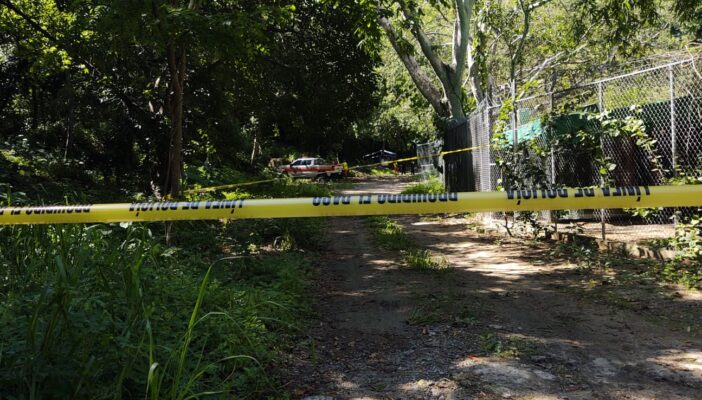 Encuentran a un masculino muerto en el Río Horcones; estaba desnudo