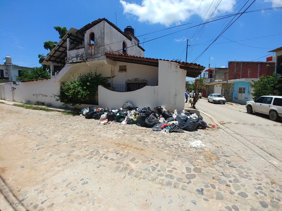 Vecinos de Ixtapa exigen a la autoridad que no se olvide de recoger la basura