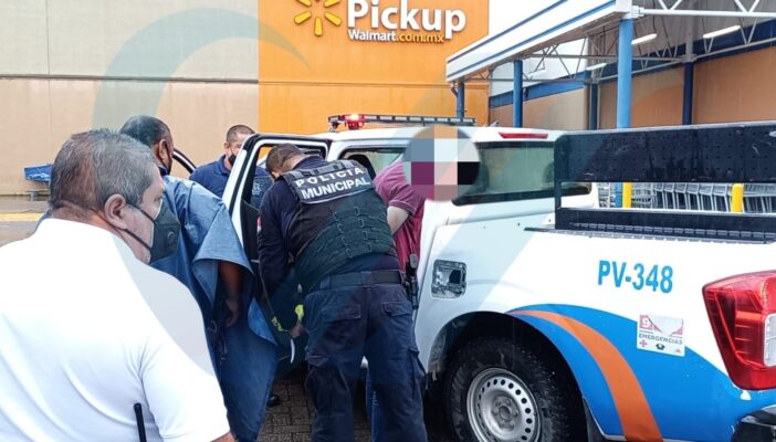 No quiso regresar el carro ajeno y en su huida, chocó una patrulla