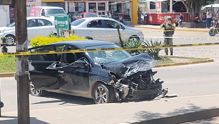 Ejecutan a un joven en su vehículo, luego de una persecución