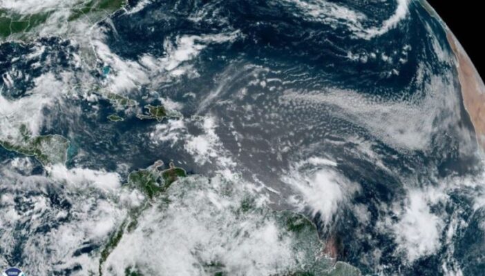 Tormenta tropical "Elsa" amenaza a islas del Caribe