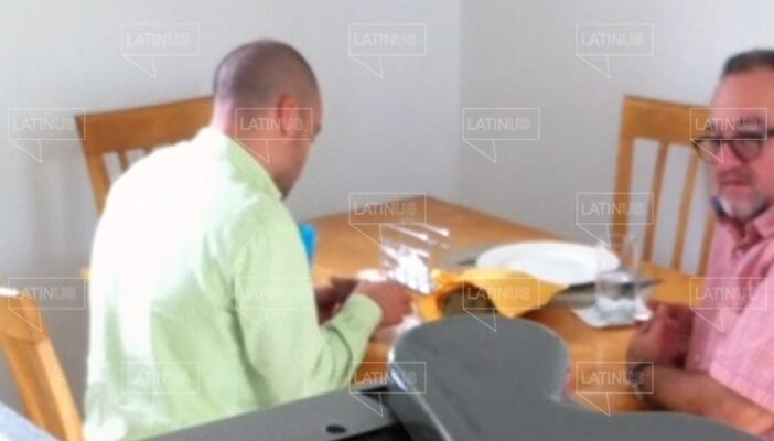 Exhiben a otro hermano de AMLO recibiendo fajos de billetes