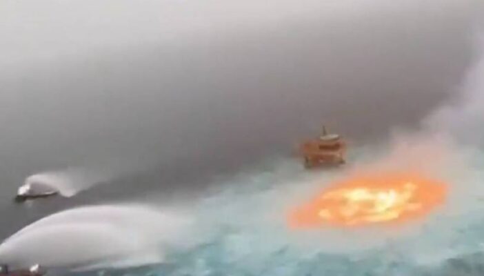 ‘Fuego en el mar’: Se registra incendio en línea submarina de Pemex en Campeche