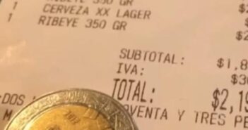 Mesero exhibe en redes propina de siete pesos en un restaurante en Puebla