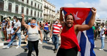 AMLO ofrece medicinas y vacunas a cubanos tras varios días de protestas