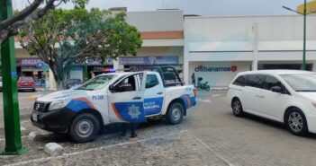Roban 70 mil pesos a un hombre en el estacionamiento de Plaza Caracol