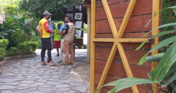 Rescatan a joven de Vallarta flotando a 2 millas en el mar