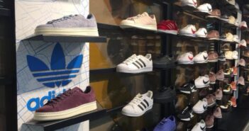 Asaltan tienda de calzado, pero se llevaron puros zapatos izquierdos