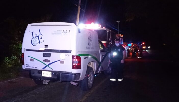 2 menores pierden la vida en accidente vehicular en Mismaloya
