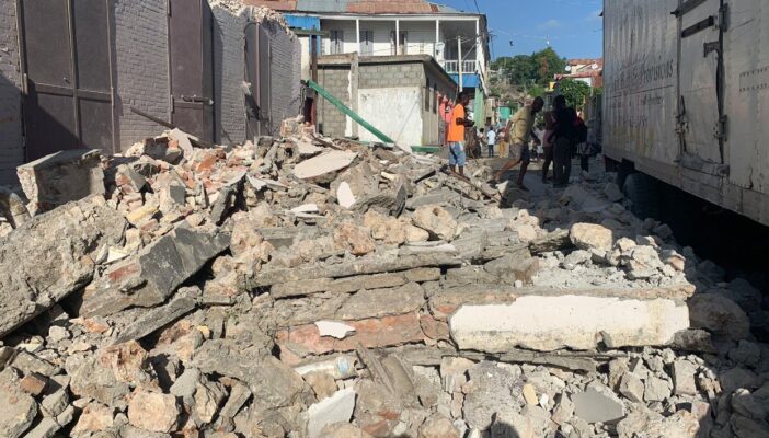 Sismo de magnitud 7.2 sacude Haití; hay riesgo de tsunami