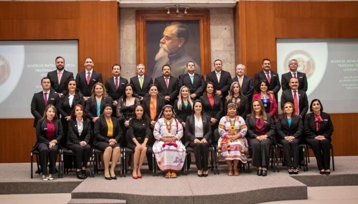 Toman protesta los nuevos diputados locales de Nayarit