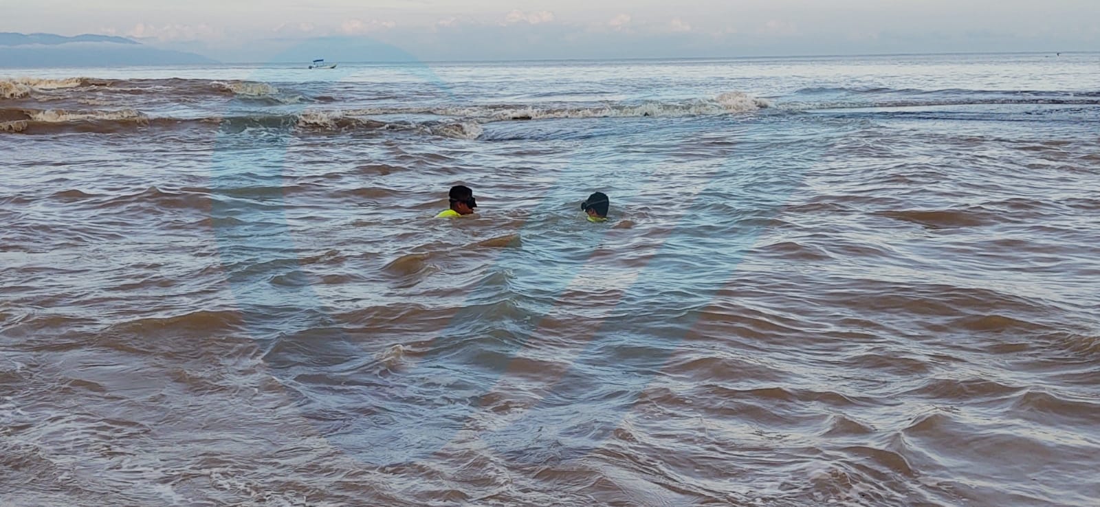 Desaparece joven en playa del Holly; su cuerpo no ha sido encontrado 5 Desaparece joven en playa del Holly; su cuerpo no ha sido encontrado