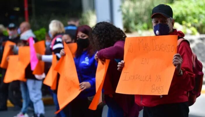 Se vuelven a manifestar padres de niños con cáncer en Palacio Nacional