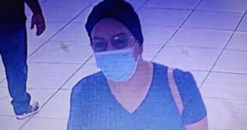 Este jueves el Instituto Mexicano del Seguro Social delegación Jalisco confirmó que evitó el robo de un bebé de las instalaciones del Centro Médico Nacional de Occidente el pasado viernes, sin embargo, de acuerdo con el Fiscal del Estado el hecho no fue reportado a la dependencia. El IMSS Jalisco indicó que esto se logró gracias a la activación de los protocolos de seguridad “para el resguardo de infantes”, luego de identificar a una mujer en el área de cuneros de la Unidad Médica de Alta Especialidad (UMAE) de Gineco Obstetricia, misma que no traía identificación institucional. Al ser cuestionada por trabajadores del nosocomio, dijo la dependencia a través de un comunicado, no logró acreditar sus funciones en el Instituto, por lo que la sacaron del hospital. El fiscal del Estado, Gerardo Octavio Solís, confirmó que podría tratarse de la misma persona que ayer robó a una bebé en el Hospital General de Occidente Zoquipan, según lo relatado hasta ahora por el personal del CMNO, sin embargo, por el hecho no se hizo ningún reporte a la Fiscalía Estatal y tampoco se tiene el reporte ante la Policía de Guadalajara. Añadió que personal de la Fiscalía ya trabaja también en el CMNO para que, al igual que en el Hospital Zoquipan, recopilen los videos e imágenes necesarias para cotejar las características de la persona involucrada en cada caso.