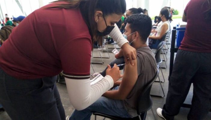Coahuila, primer estado en vacunar contra covid a menores de edad