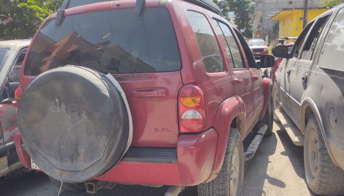Intentó darse a la fuga luego de impactar su camioneta contra otro vehículo