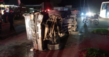 Adulto mayor es protagonista de una volcadura en Av. México