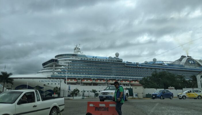 Llega a Vallarta, para resguardo, el crucero Crown Princess