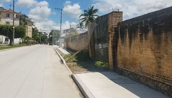 Al borde del colapso, barda en la Independencia