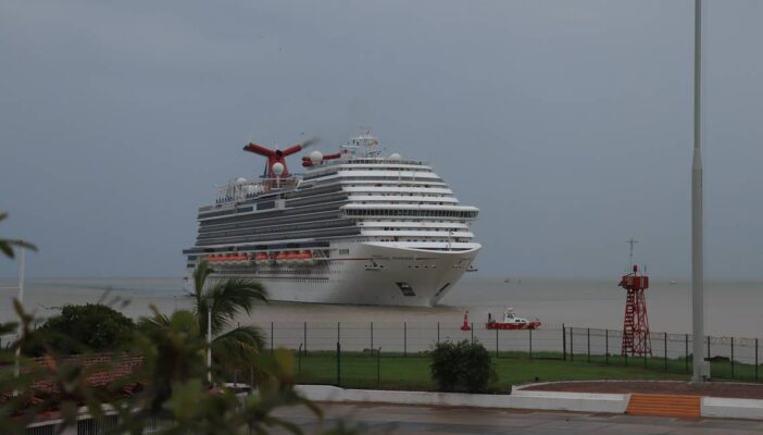 Llega cuarto crucero con turistas a Puerto Vallarta
