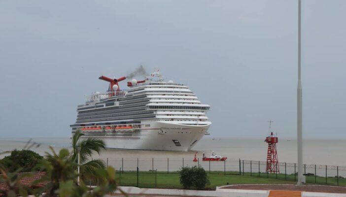 4 mil personas llegaron en el Carnival Panorama este martes