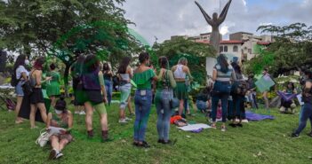 Marchan en Vallarta por el aborto legal y seguro