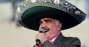 Es falso que haya muerto el cantante Vicente Fernández
