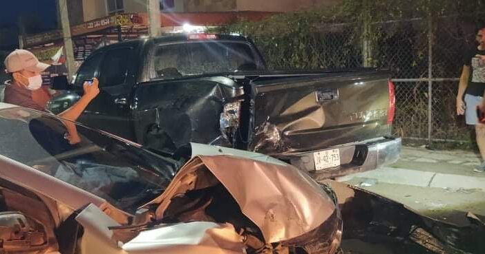 ‘Borrachazo’ en Parque las Palmas afecta 3 vehículos