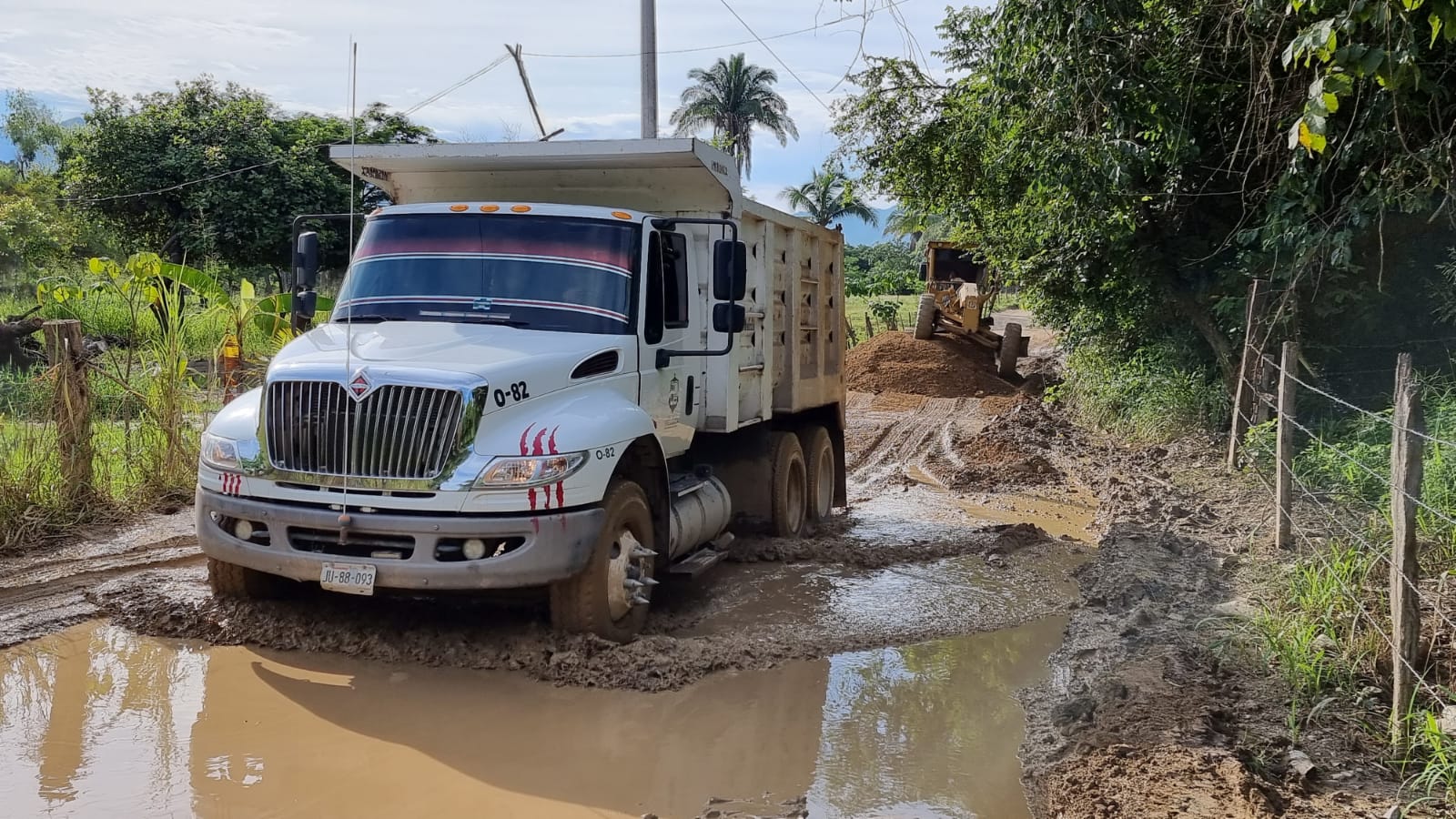 Arranca programa de bacheo emergente en Vallarta