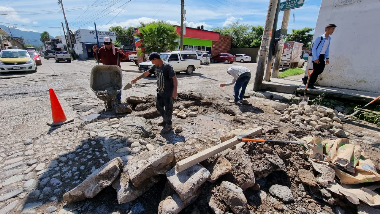 Arranca programa de bacheo emergente en Vallarta