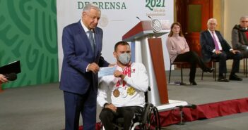 Entregan más de 110 millones a atletas olímpicos y paralímpicos