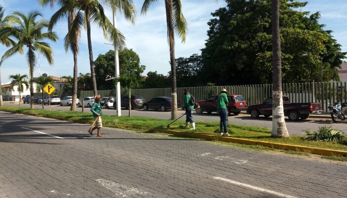 Gobierno municipal rehabilita la avenida Medina Ascencio